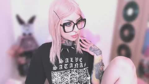 Nikki Ramone   online show from January 9, 6:01 pm