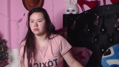 Snapshot of nikkirous_ chatting on January 9, 1:35 pm Nikkirous online show from January 9, 1:35 pm