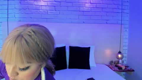 Snapshot of nikkydean chatting on September 11, 3:18 am Nikky Dean online show from September 11, 3:18 am