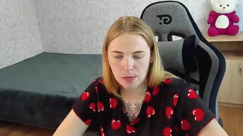 nikkyreyyy online show from July 28, 3:21 pm