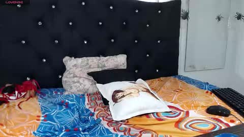 Snapshot of nikol_winick chatting on October 23, 8:59 pm nikol_winick online show from October 23, 8:59 pm