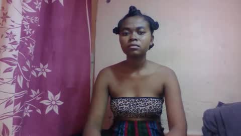 nilah online show from October 18, 1:25 pm