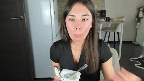 Bella online show from April 18, 1:24 pm