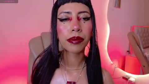 Nina Fox  online show from July 8, 9:39 pm