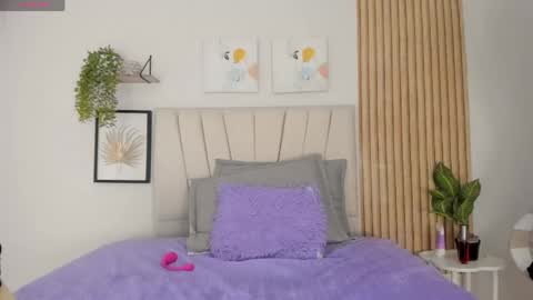 nina_keller_ online show from June 3, 12:12 am