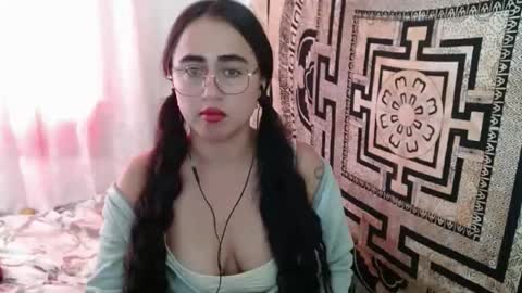 N I N A online show from November 18, 5:58 pm