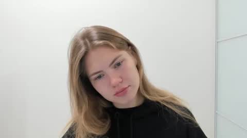 ninarihh online show from November 9, 9:49 am