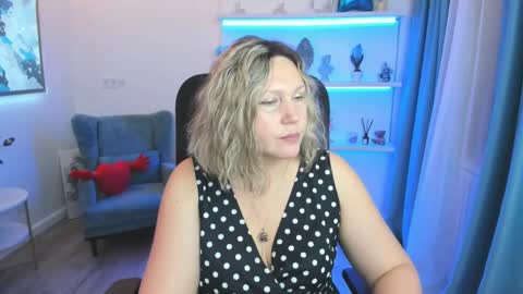 ninastarle online show from May 1, 4:48 am