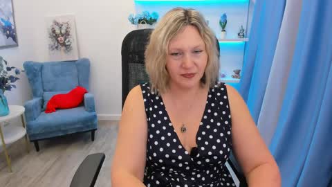 ninastarle online show from May 30, 11:41 am