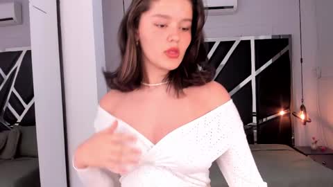 nini_solei online show from May 19, 7:32 pm