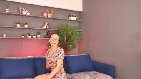 Nina online show from May 23, 4:05 pm
