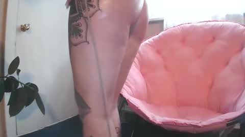 Leah online show from November 17, 5:13 pm