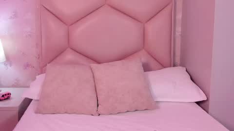   ambarsulliva  online show from February 18, 7:10 pm