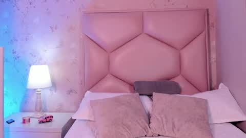   ambarsulliva  online show from February 13, 11:50 am