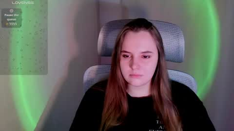 noir_ember_ online show from June 16, 5:03 pm