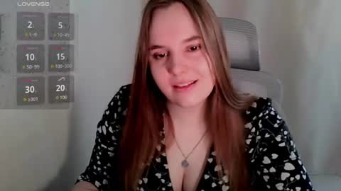 noir_ember_ online show from July 26, 9:50 am