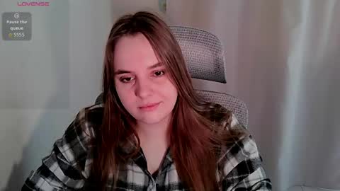 noir_ember_ online show from June 9, 8:03 am
