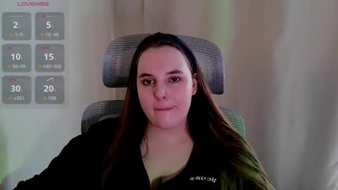 noir_ember_ online show from June 12, 8:22 am
