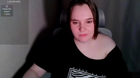 noir_ember_ online show from July 28, 8:52 pm