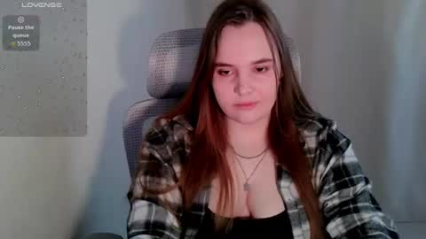 noir_ember_ online show from July 14, 5:56 am