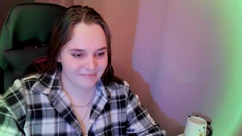 noir_ember_ online show from November 29, 12:42 pm