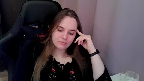 noir_ember_ online show from March 4, 4:35 pm