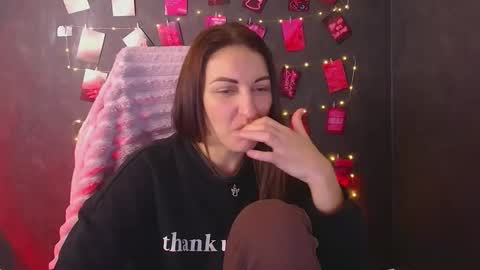 Nora online show from December 4, 1:57 pm