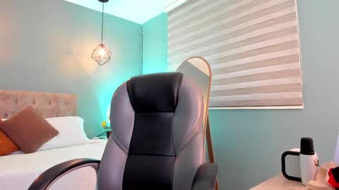 Nora online show from September 11, 8:31 pm