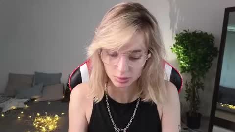 Nora online show from July 21, 9:21 am