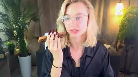 Nora online show from July 28, 12:48 pm
