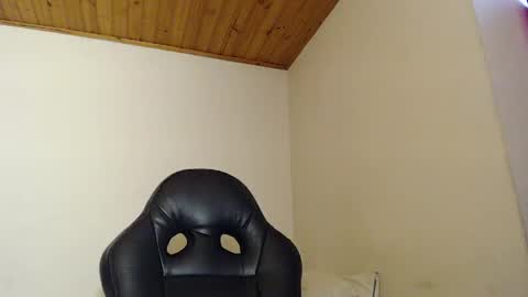 noreen_ online show from May 24, 9:14 pm
