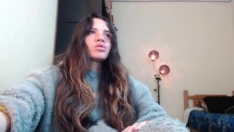 Snapshot of noreen_ chatting on December 16, 5:33 pm noreen_ online show from December 16, 5:33 pm