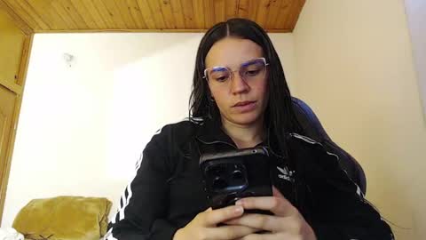 noreen_ online show from June 8, 8:52 pm