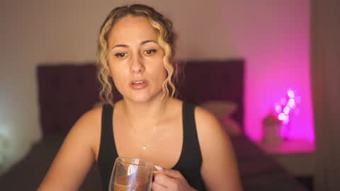 Tina online show from January 8, 2:25 am