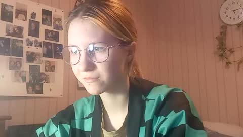 Sari  It is my first day  online show from February 10, 2:20 pm