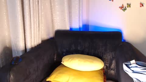 nudeberries515 online show from April 6, 7:04 pm