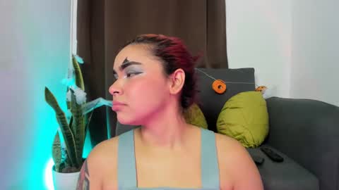 Nia online show from October 2, 11:21 pm