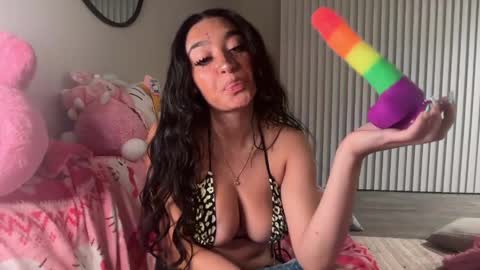 nylasinns online show from May 6, 2:04 am
