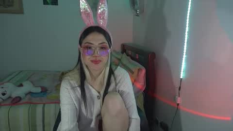 Snapshot of nymph_frida chatting on October 21, 5:55 am Frida online show from October 21, 5:55 am
