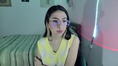 Snapshot of nymph_frida chatting on February 12, 8:16 am Frida online show from February 12, 8:16 am