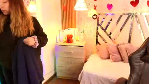 Alex   .    online show from May 31, 3:56 am
