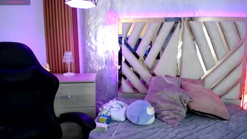 Alex   .    online show from February 3, 1:05 am