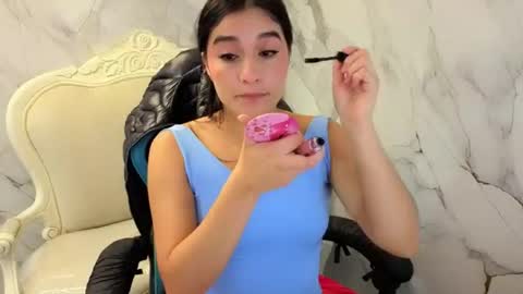 Nia  online show from July 25, 1:07 pm