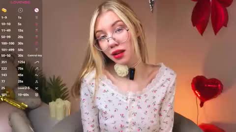 Lynna online show from February 16, 11:10 am