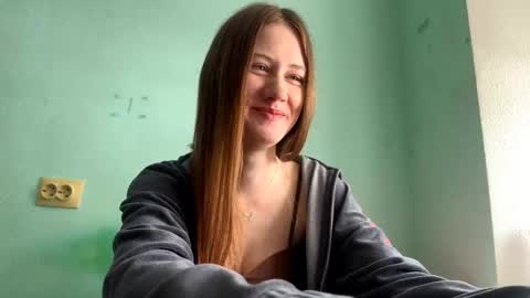 Mia online show from February 28, 8:14 am