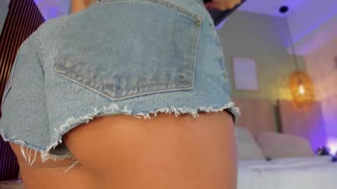 Holly online show from November 25, 11:34 am