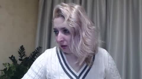 Snapshot of ohsweetiren chatting on January 18, 7:07 am Iren online show from January 18, 7:07 am