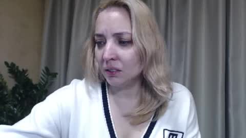 Mari online show from December 4, 7:47 pm