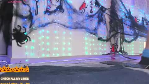 ohyesly_ online show from October 10, 10:53 am