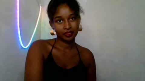 olinah610 online show from May 30, 12:14 pm